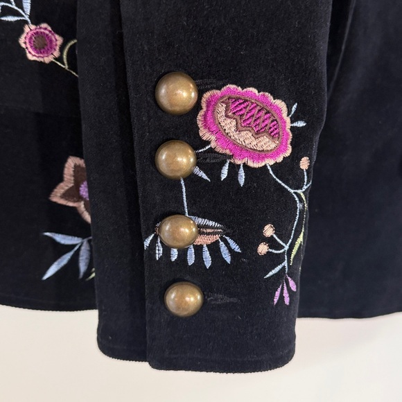 Kaktus Women’s Velvet Floral Embroidered Blazer - Picture 8 of 10